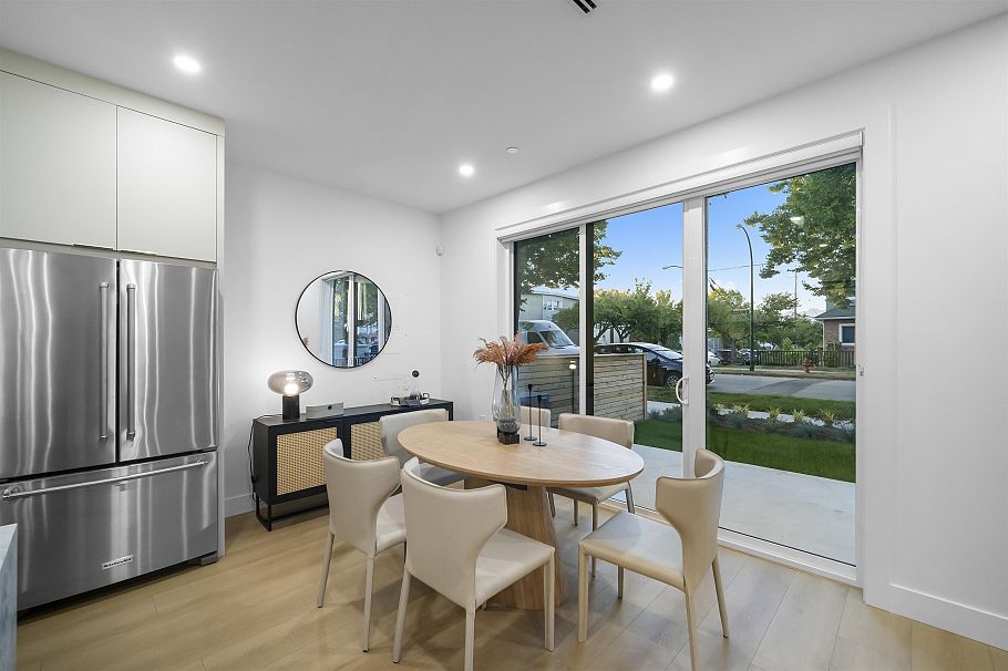 1 2386 E 45th Avenue Vancouver, BC - 11