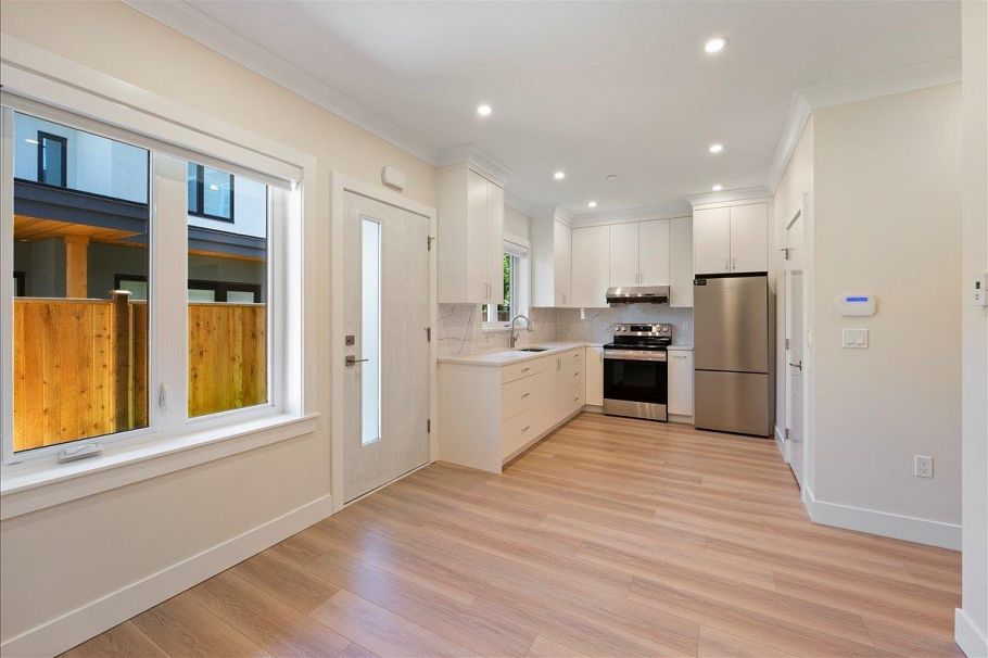 4854 Slocan Street Vancouver, BC - 29