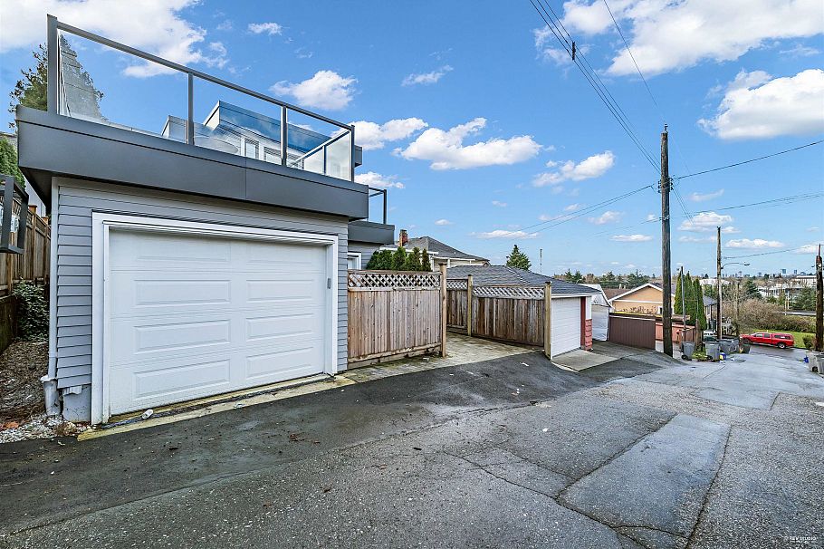 3433 Dundas Street Vancouver, BC - 14