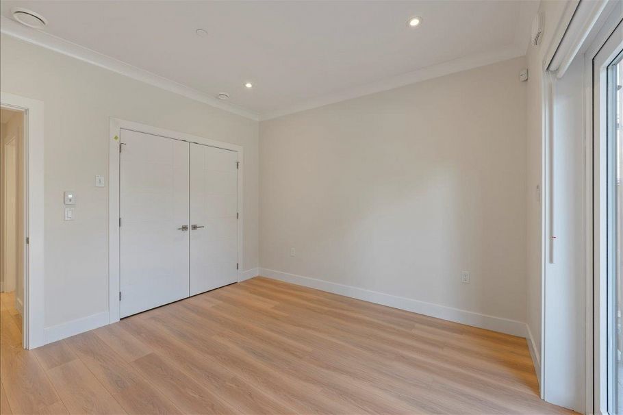 4852 Slocan Street Vancouver, BC - 31