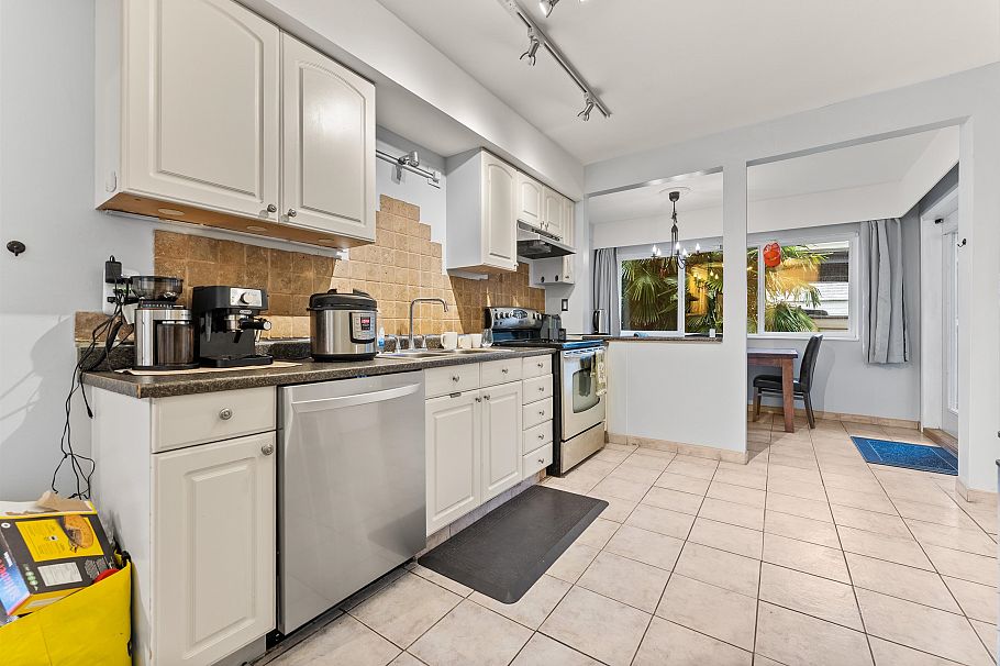 2574 Cornwall Avenue Vancouver, BC - 16