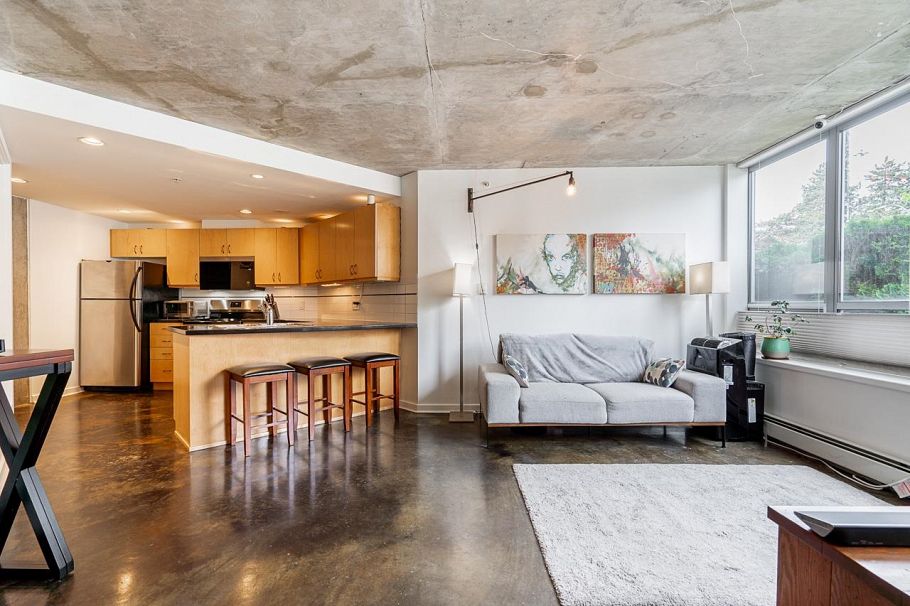 917 Station Street Vancouver, BC - 1