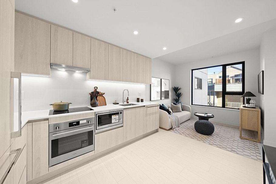 212 4928 Quebec Street Vancouver, BC - 2