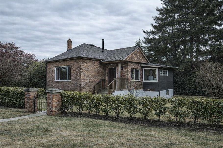 865 E 12th Street North Vancouver, BC - 1