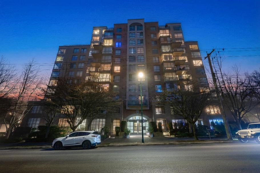 404 2288 Pine St West Vancouver, BC - 1