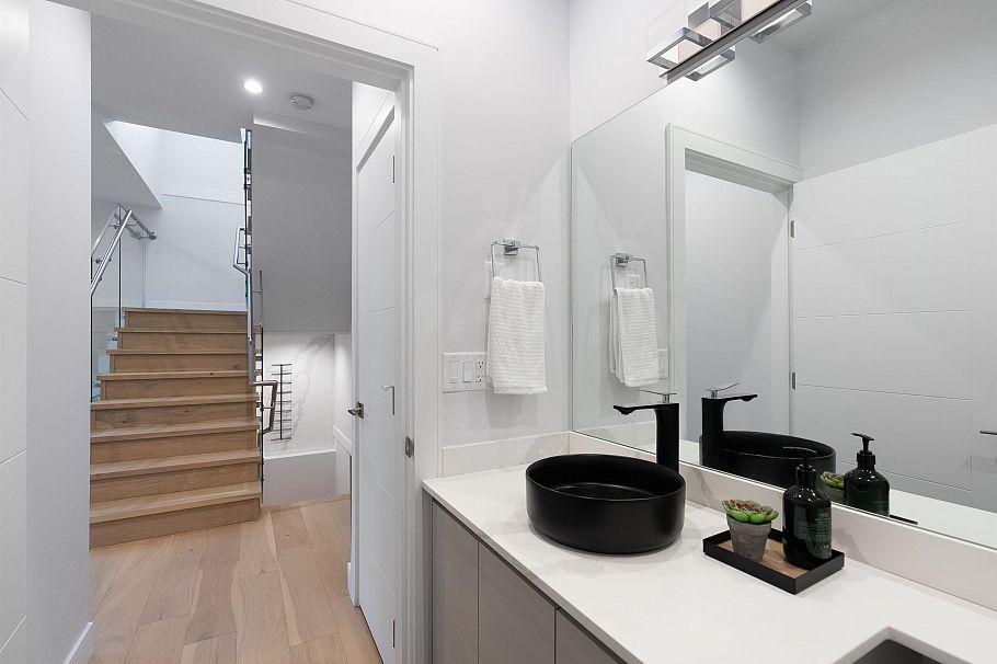 3433 Dundas Street Vancouver, BC - 5