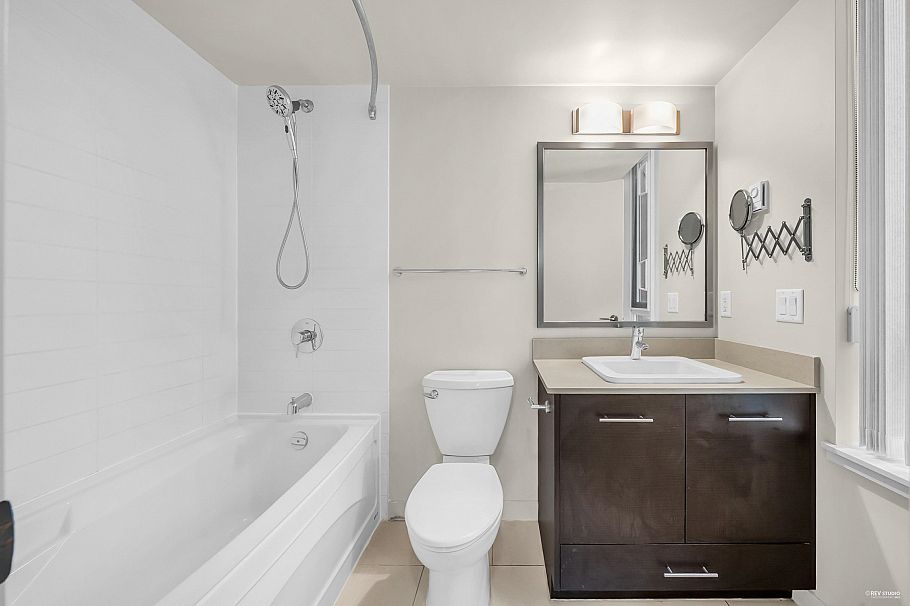 609 3111 Corvette Way Richmond, BC - 24