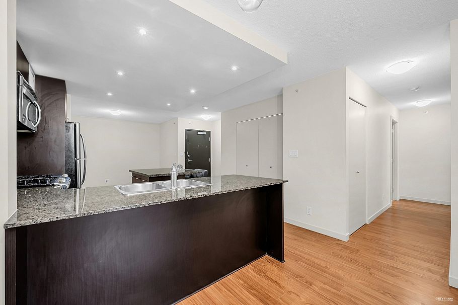 609 3111 Corvette Way Richmond, BC - 3