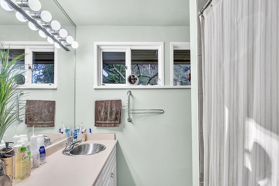 3710 Hoskins Road North Vancouver, BC - 10