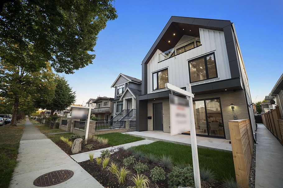 1 2386 E 45th Avenue Vancouver, BC - 2