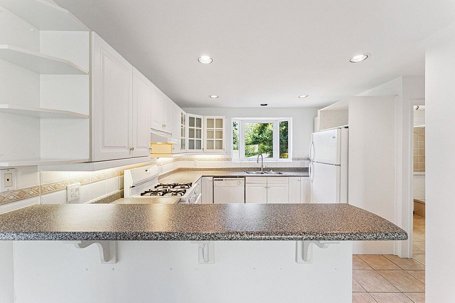 865 E 12th Street North Vancouver, BC - 8