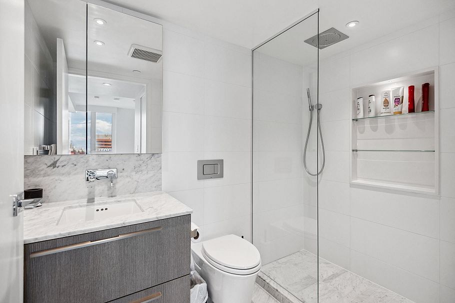 2002 1111 Richards Street Vancouver, BC - 16