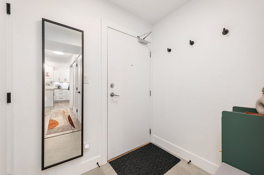 217 2150 E Hastings Street Vancouver, BC - 2