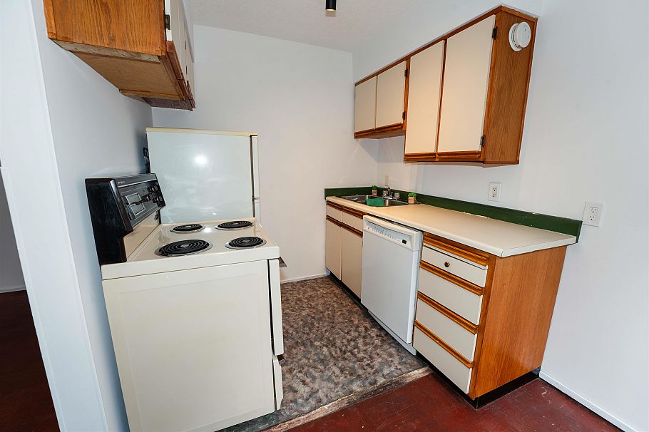 210 1050 Jervis Street Vancouver, BC - 2