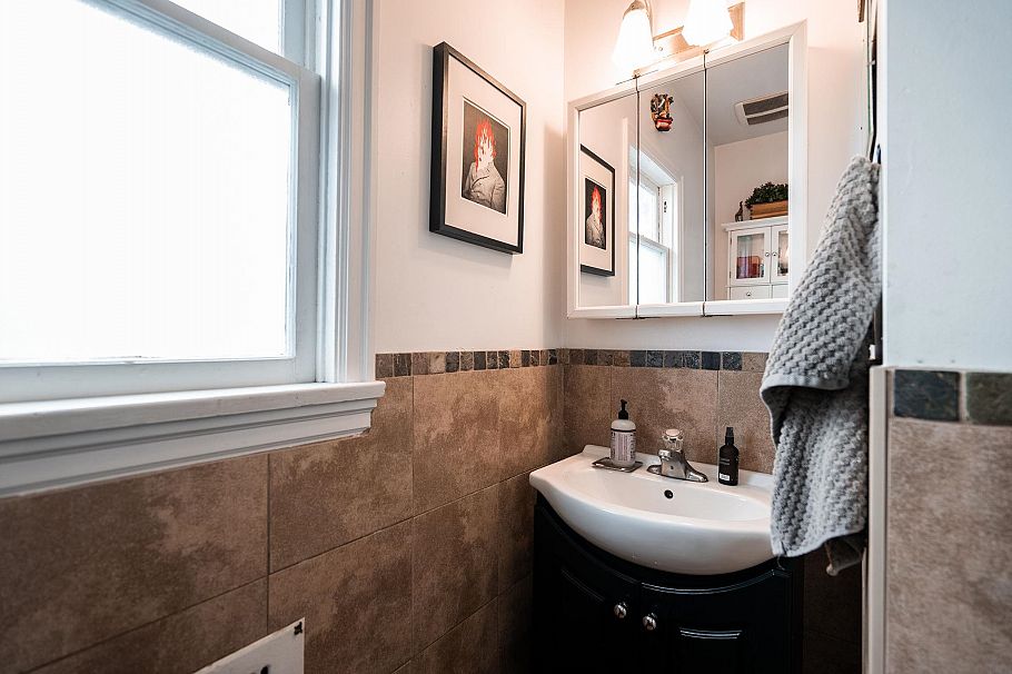 228 E 26th Avenue Vancouver, BC - 11