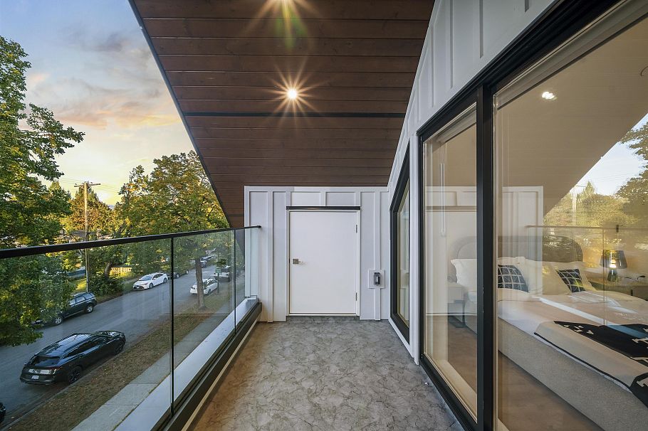 1 2386 E 45th Avenue Vancouver, BC - 17