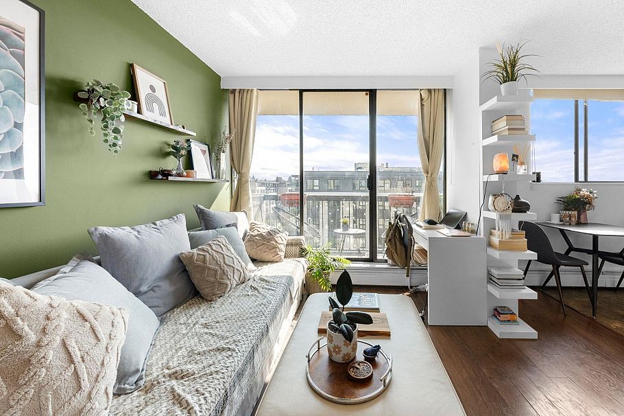 706 145 St. Georges Avenue North Vancouver, BC - 1