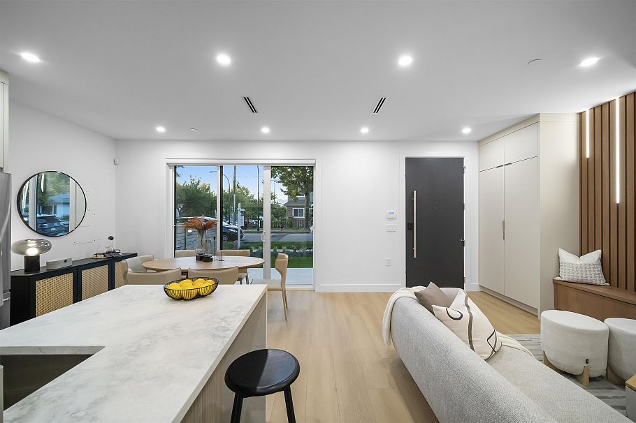 1 2386 E 45th Avenue Vancouver, BC - 6