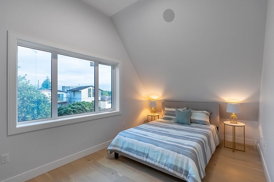 3433 Dundas Street Vancouver, BC - 12