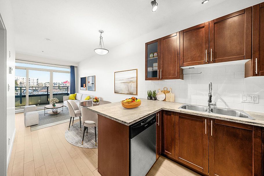 PH8 688 E 17th Avenue Vancouver, BC - 1