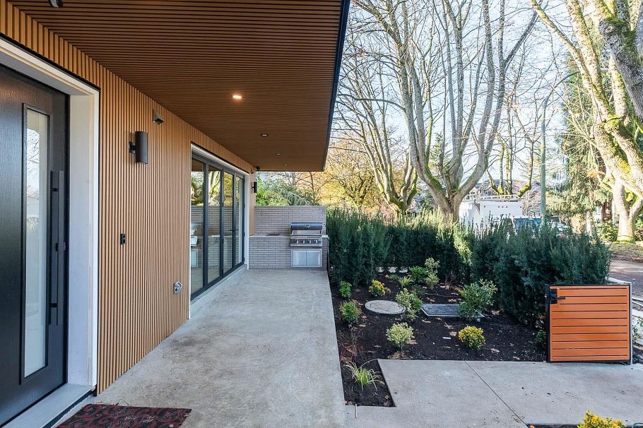 2 2976 W 13th Avenue Vancouver, BC - 3