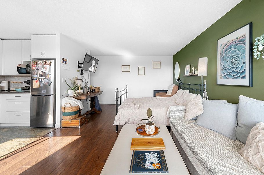 706 145 St. Georges Avenue North Vancouver, BC - 4