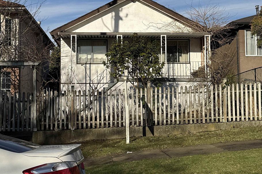 3409 E Pender Street Vancouver, BC - 1