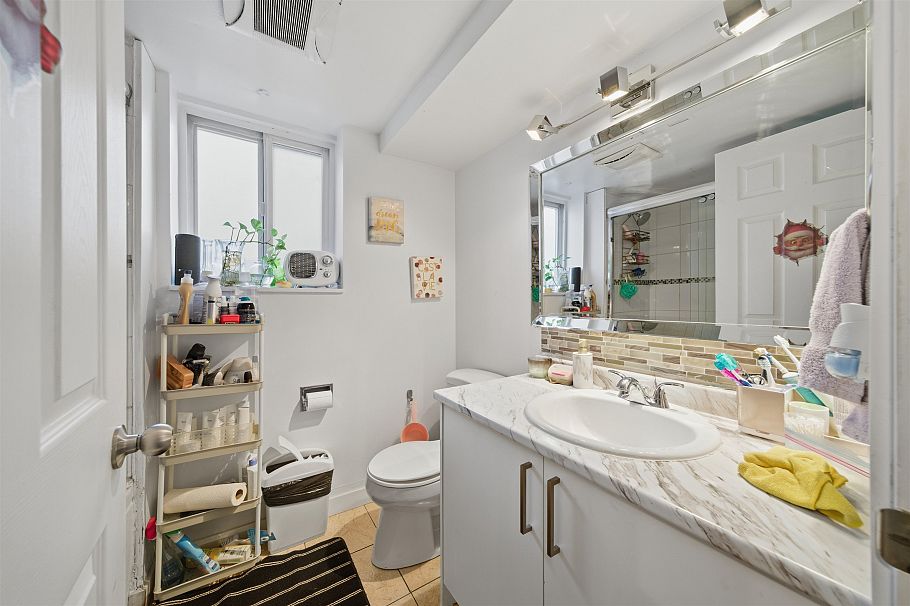 154 E 64th Avenue Vancouver, BC - 22