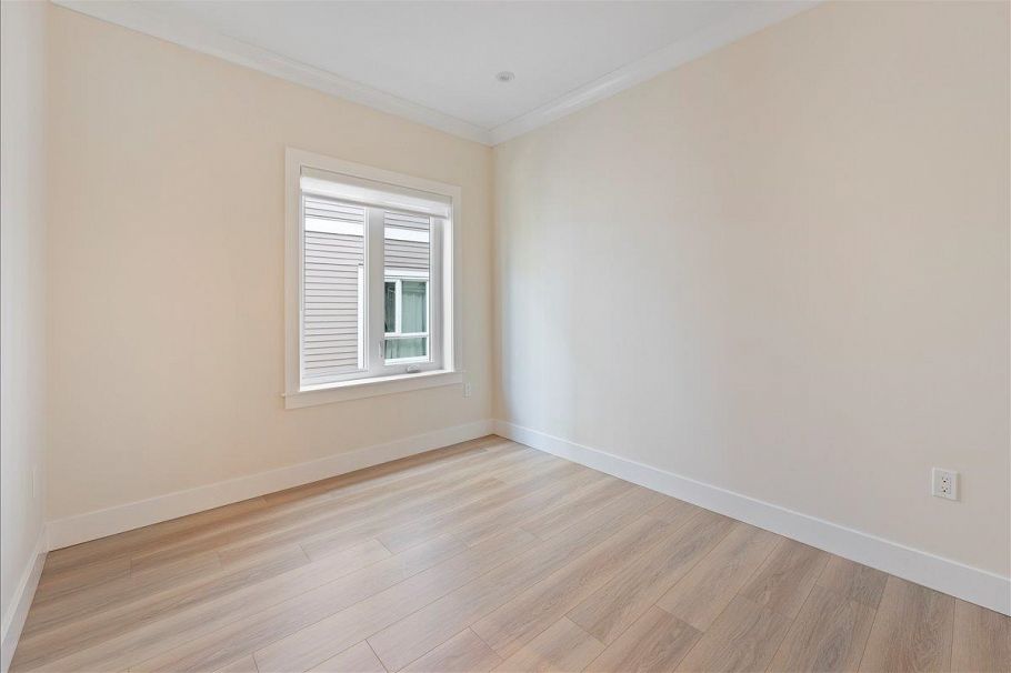 4854 Slocan Street Vancouver, BC - 11