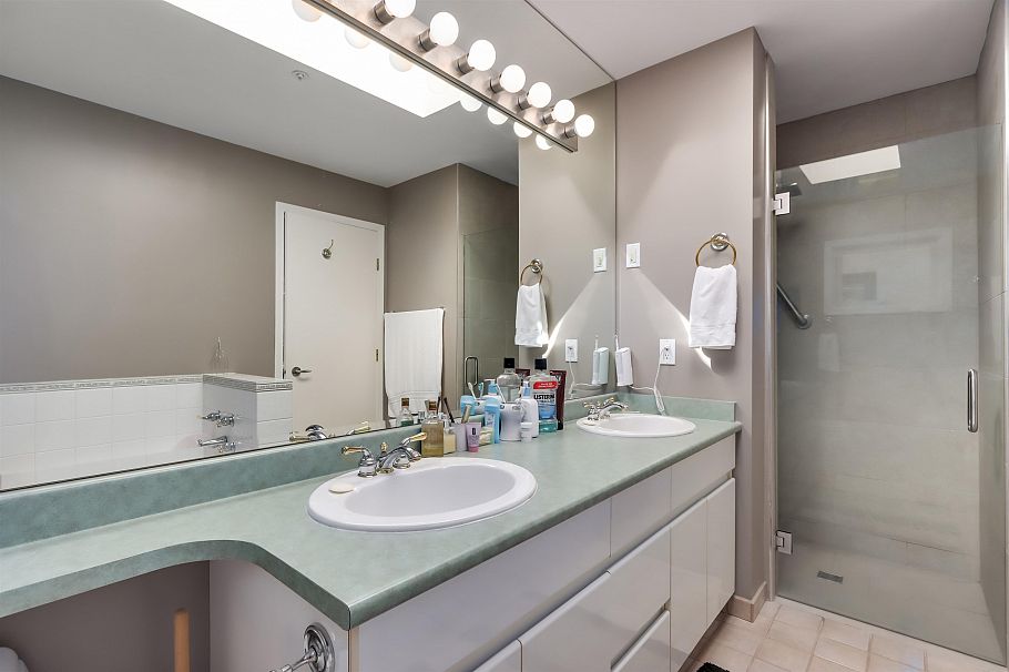 4543 W 11th Avenue Vancouver, BC - 14