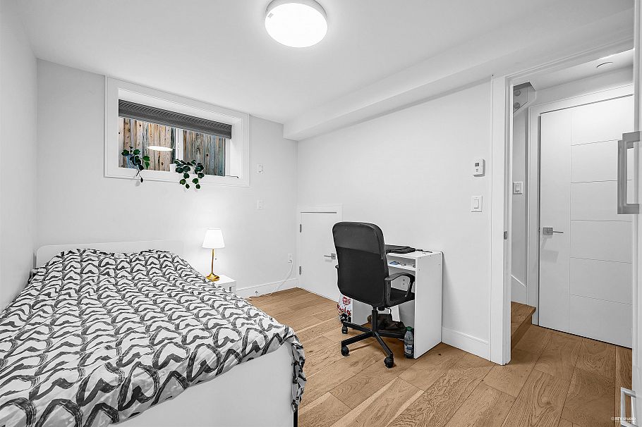 3433 Dundas Street Vancouver, BC - 9