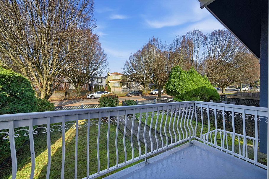 154 E 64th Avenue Vancouver, BC - 4