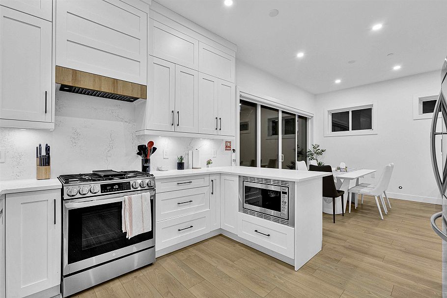 2666 E 8th Avenue Vancouver, BC - 14