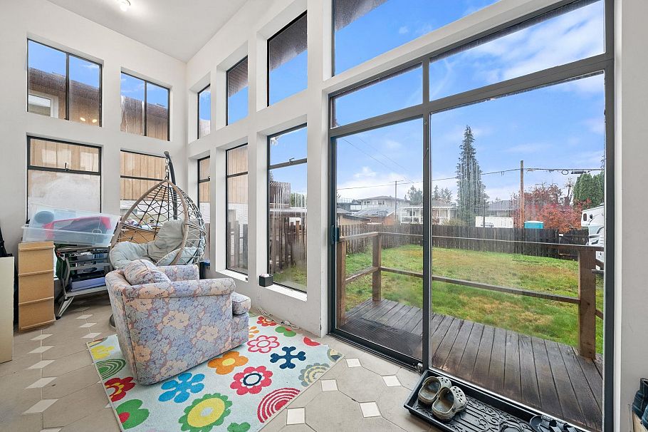 741 E 14th Street North Vancouver, BC - 18