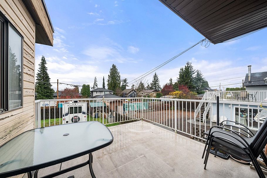741 E 14th Street North Vancouver, BC - 28
