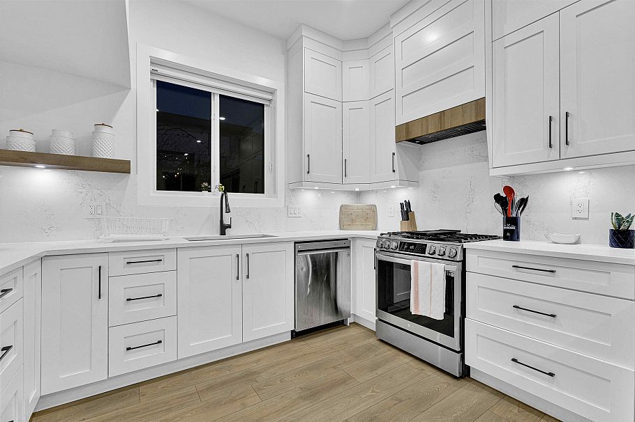 2666 E 8th Avenue Vancouver, BC - 13