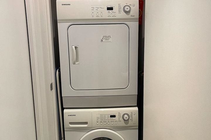 305 221 Union Street Vancouver, BC - 4