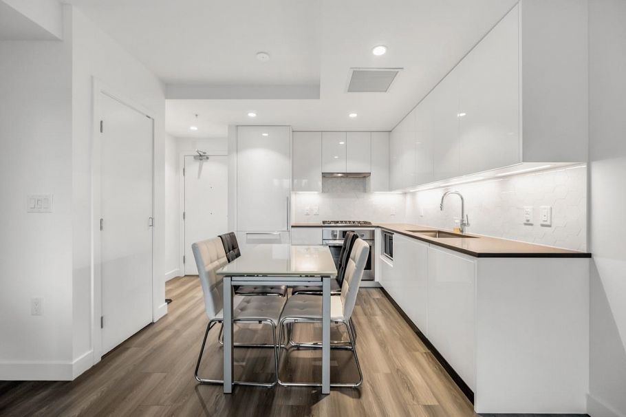 316 8181 Chester Street Vancouver, BC - 4