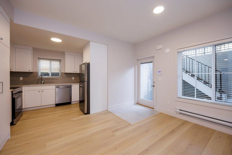 229 E 22nd Street North Vancouver, BC - 34