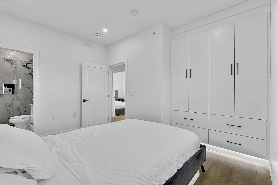 2666 E 8th Avenue Vancouver, BC - 19