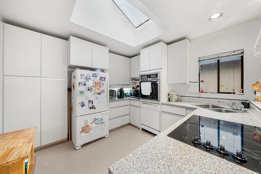 741 E 14th Street North Vancouver, BC - 10