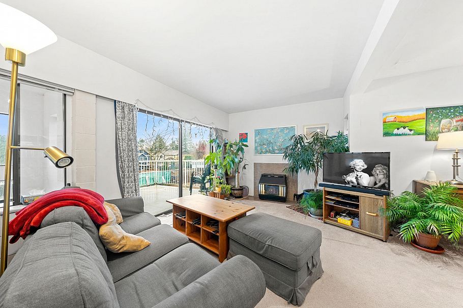 741 E 14th Street North Vancouver, BC - 2