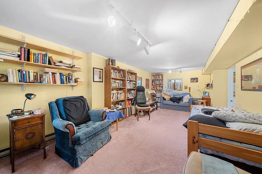 741 E 14th Street North Vancouver, BC - 24