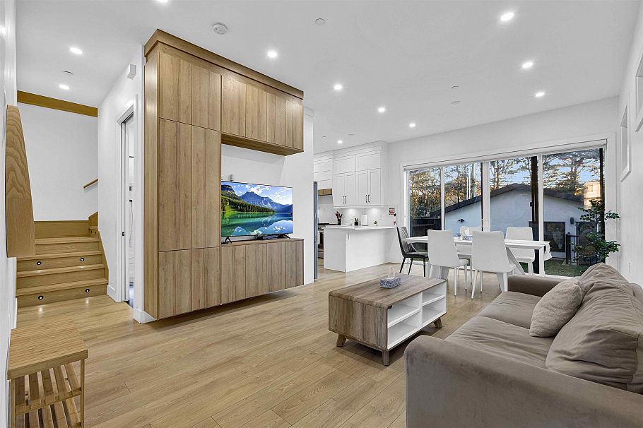 2666 E 8th Avenue Vancouver, BC - 7