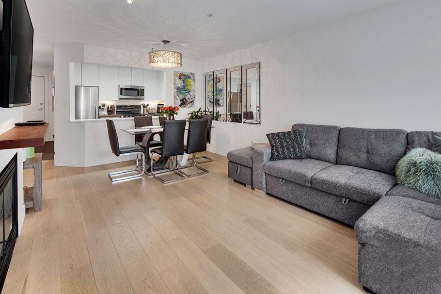 411 108 W Esplanade Avenue North Vancouver, BC - 3