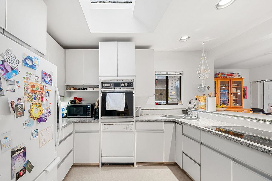 741 E 14th Street North Vancouver, BC - 9