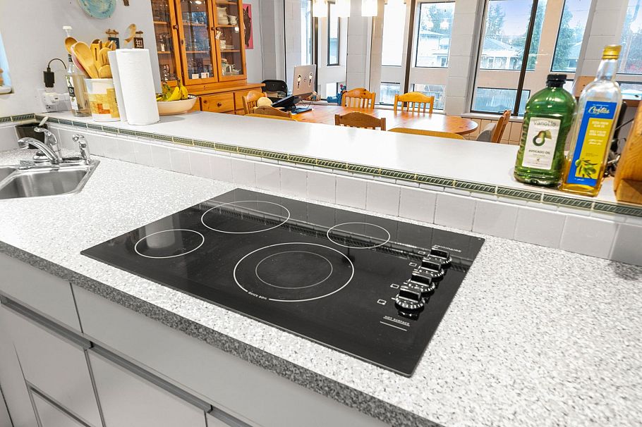 741 E 14th Street North Vancouver, BC - 12