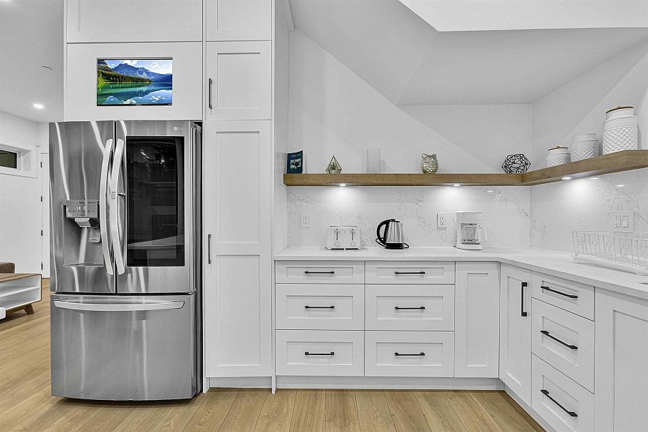 2666 E 8th Avenue Vancouver, BC - 15