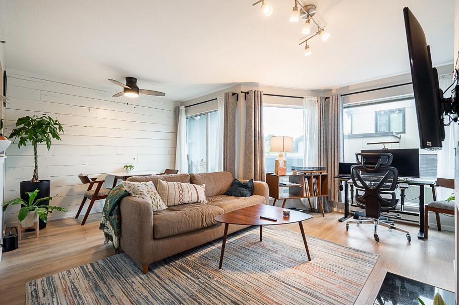 2 973 W 7th Avenue Vancouver, BC - 1