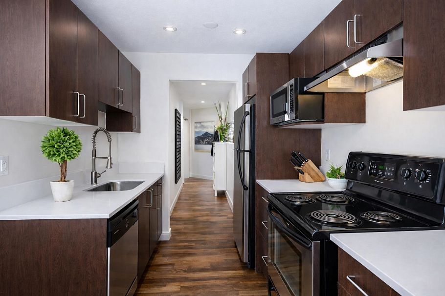 111 2330 Maple Street Vancouver, BC - 2